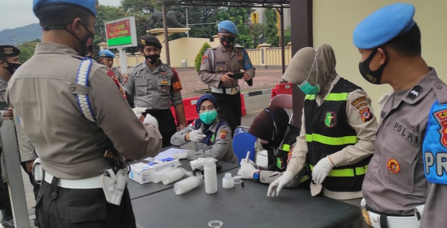 Cegah Penggunaan Narkotika, 100 Orang Anggota Polres Sumedang di Tes Urine